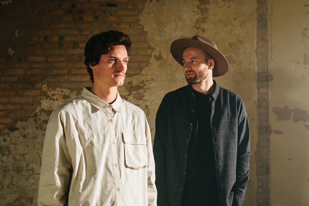 Monolink & Innellea Release Live Performance of ‘Under Dark’ !
