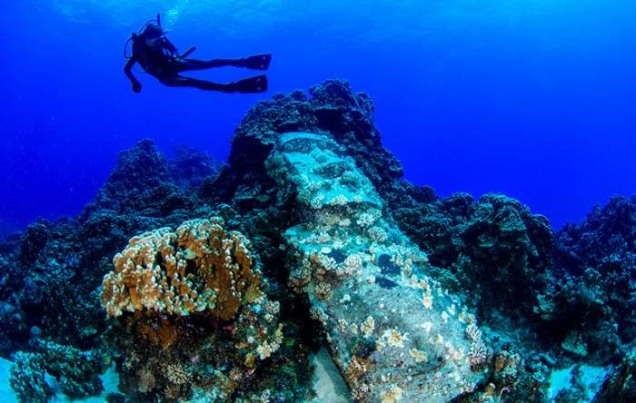 Undewater statues: Fake moai, Easter Island