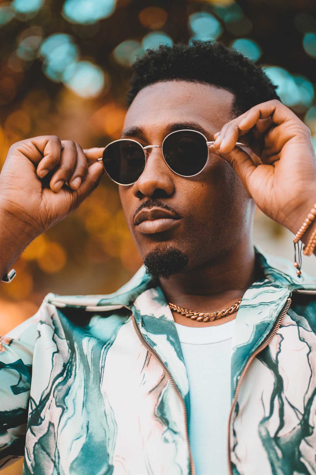 Doktor signs to Hospital Records