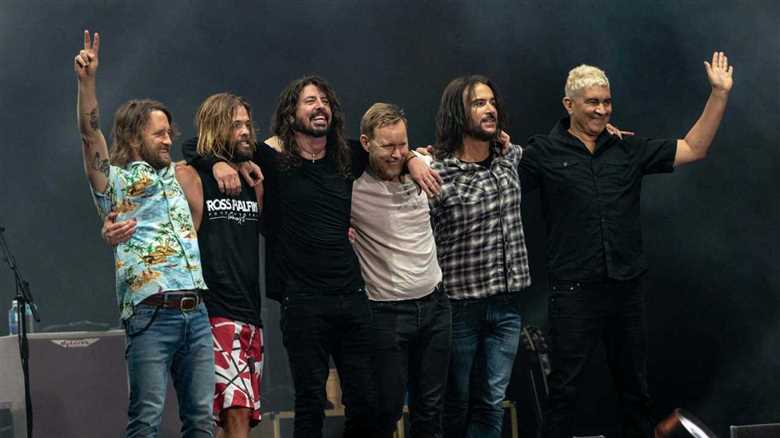 Foo Fighters Shares 2024 Tour Ft. Alex G, L7 and More