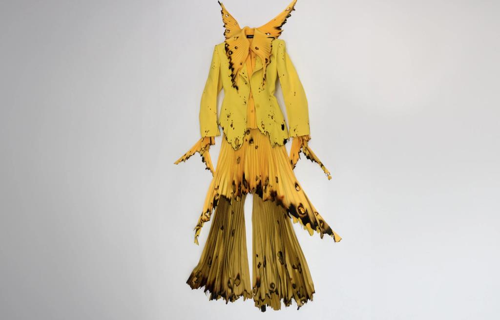 Image of Robert Wun, Yellow Rose, Haute Couture Autumn/Winter 2024. (Image Credit: Ellen Sampson for Barbican.org.uk) 