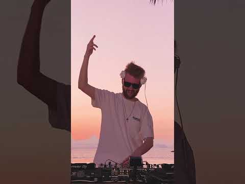 Alesso - If I Lose Myself ๐
Insane Sunset Summer Vibes DJ Mix on the Maldives ๐ด Nostalgia Vibes ๐ฅน