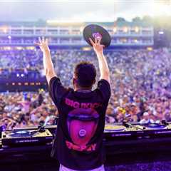 Dimitri Vegas revives the art of vinyl DJing with Tomorrowland  2025 set – available now on YouTube