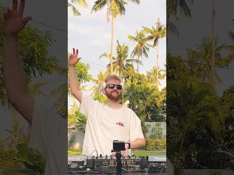 this song takes me back to 2016 🥹🌴